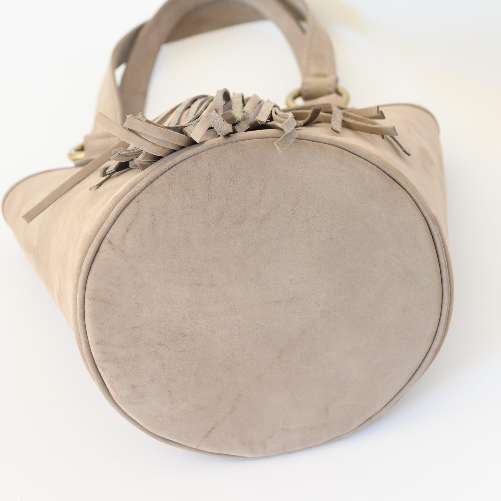 Bolso tote de cuero con flecos