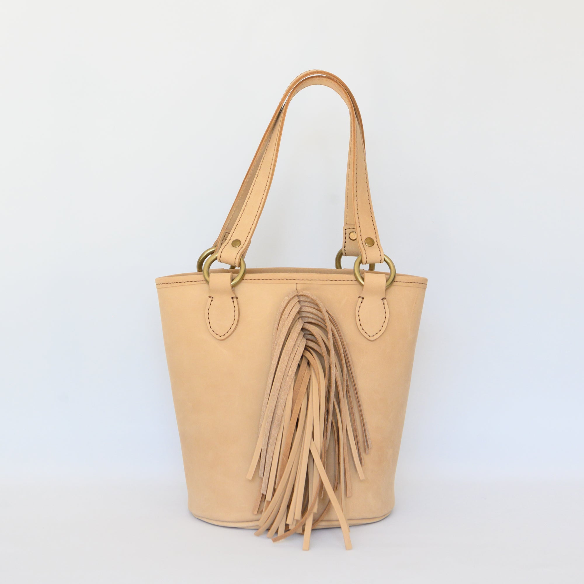 Bolso tote de cuero con flecos